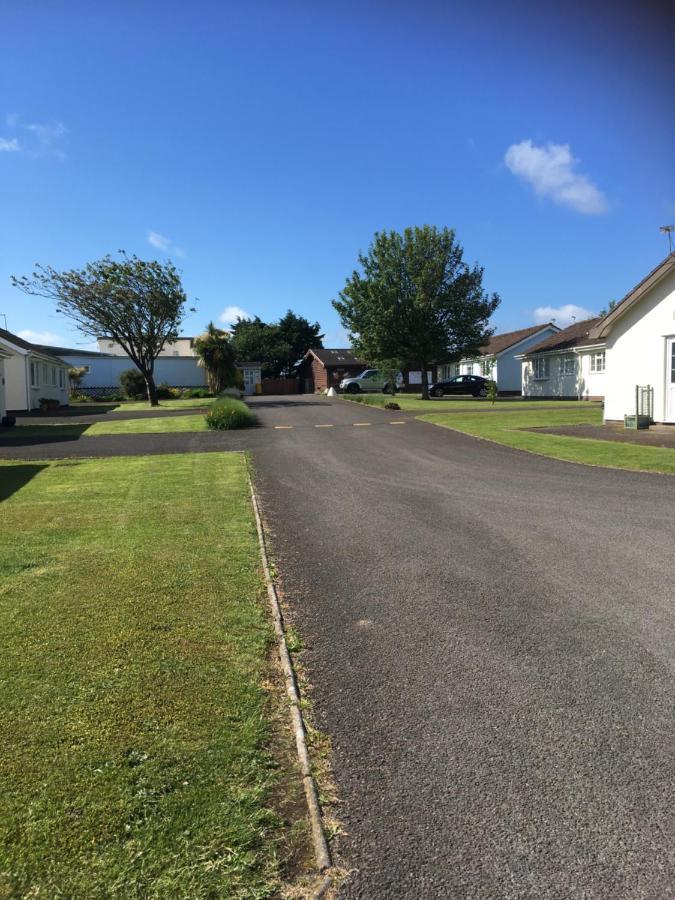Number 43 The Gower Holiday Village Swansea Esterno foto